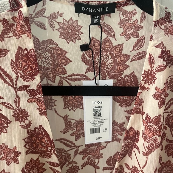 NWT Floral blouse - Picture 2 of 4